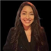 Soy profesora de inglés hace 7 años, doy clases online y presenciales a alumnos de todas las edades.